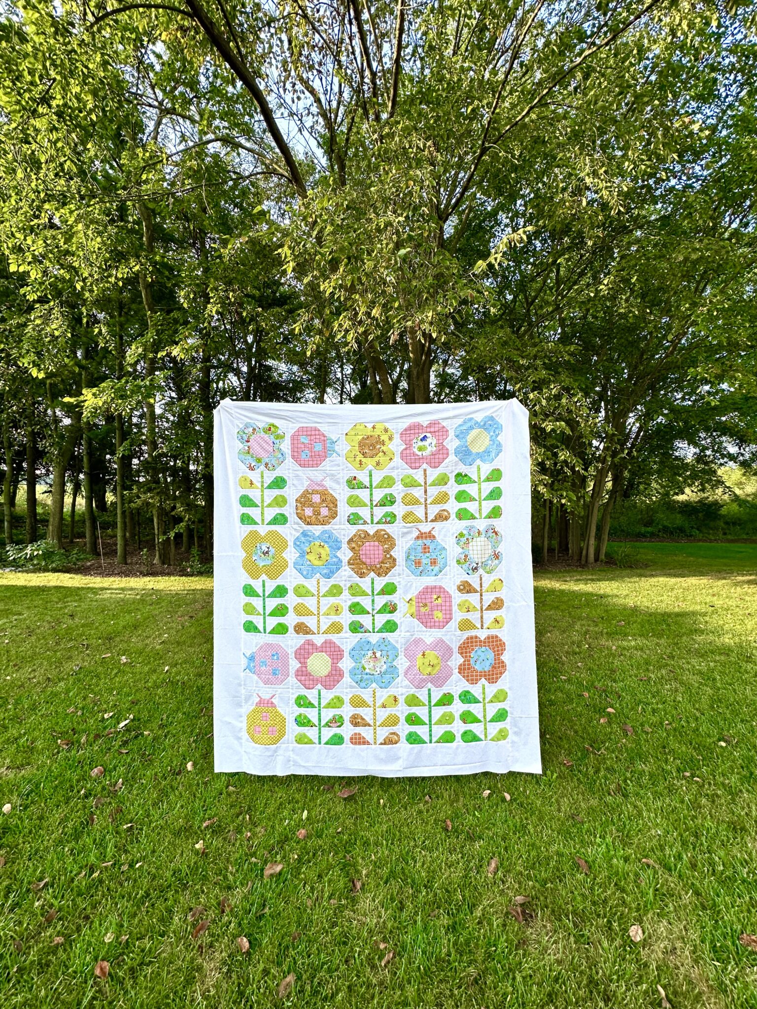 "Hello Spring” is a Free Spring Quilt Pattern designed by Sara from Riley Blake Designs!