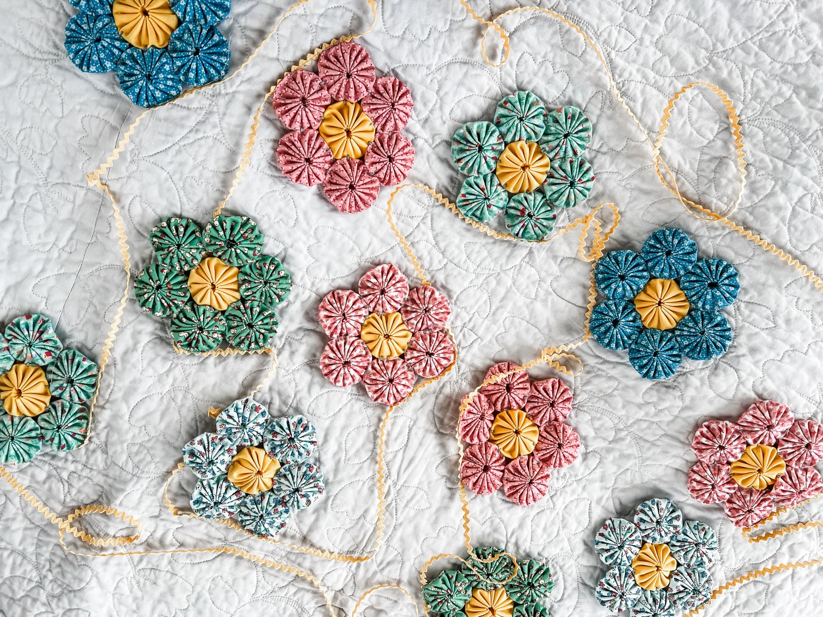 小物 HOLIDAY FLOWER QUILTING LONG MUFFLER HOLIDAY FLOWER QUILTING LONG MUFFLER