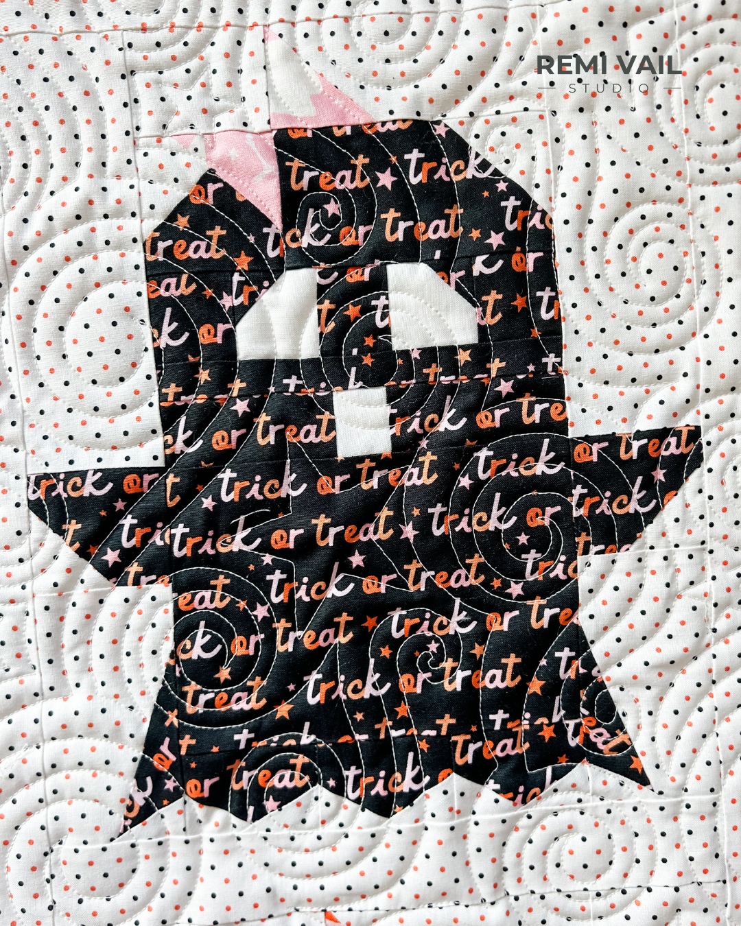 Quilted ghosts using the Boo Quilt pattern and Hey Pumpkin Fabric Collection by Riley Blake Designs. Piecing, quilting, and photography by Tamara Darragh for Remi Vail Studio.