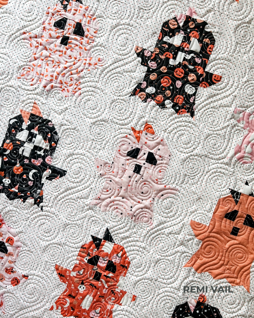 Boo Quilt using the Hey Pumpkin Fabric Collection from Riley Blake Designs. Made by Tamara Darragh for Remi Vail Studio.