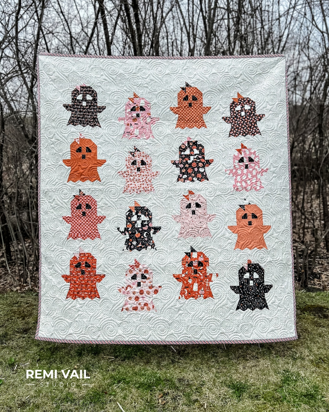 Boo Quilt made with the Hey Pumpkin fabric collection designed by My Mind's Eye for Riley Blake Designs. Quilt pieced, quilted and photographed by Tamara Darragh for Remi Vail Studio.