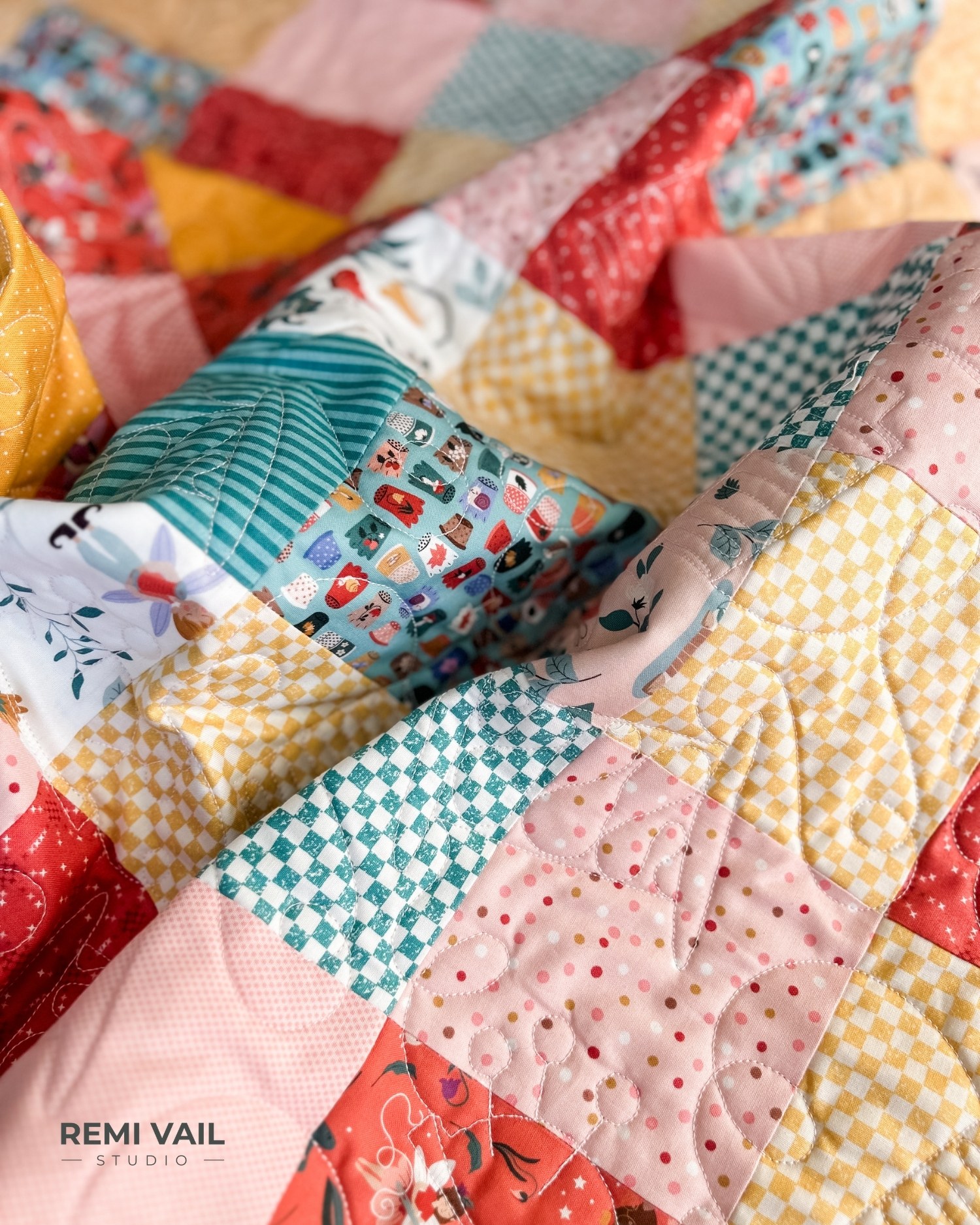 Thimbelina Fabric Collection by Jennifer Long for Riley Blake Designs. Quilting by Tamara Darragh for Remi Vail Studio using the Charming One Pattern. 