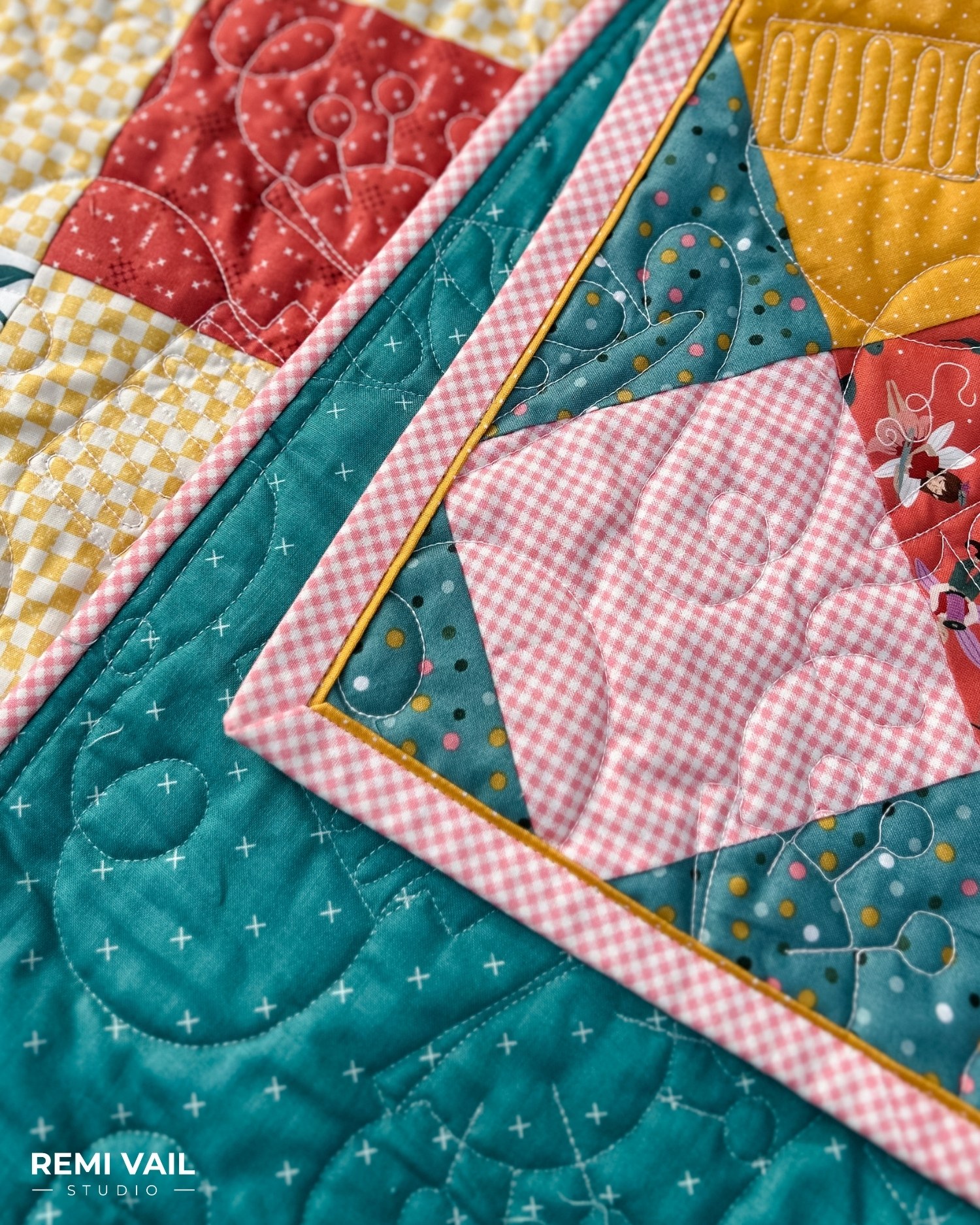 Thimbelina Fabric Collection by Jennifer Long for Riley Blake Designs. Quilting by Tamara Darragh for Remi Vail Studio using the Charming One Pattern. 