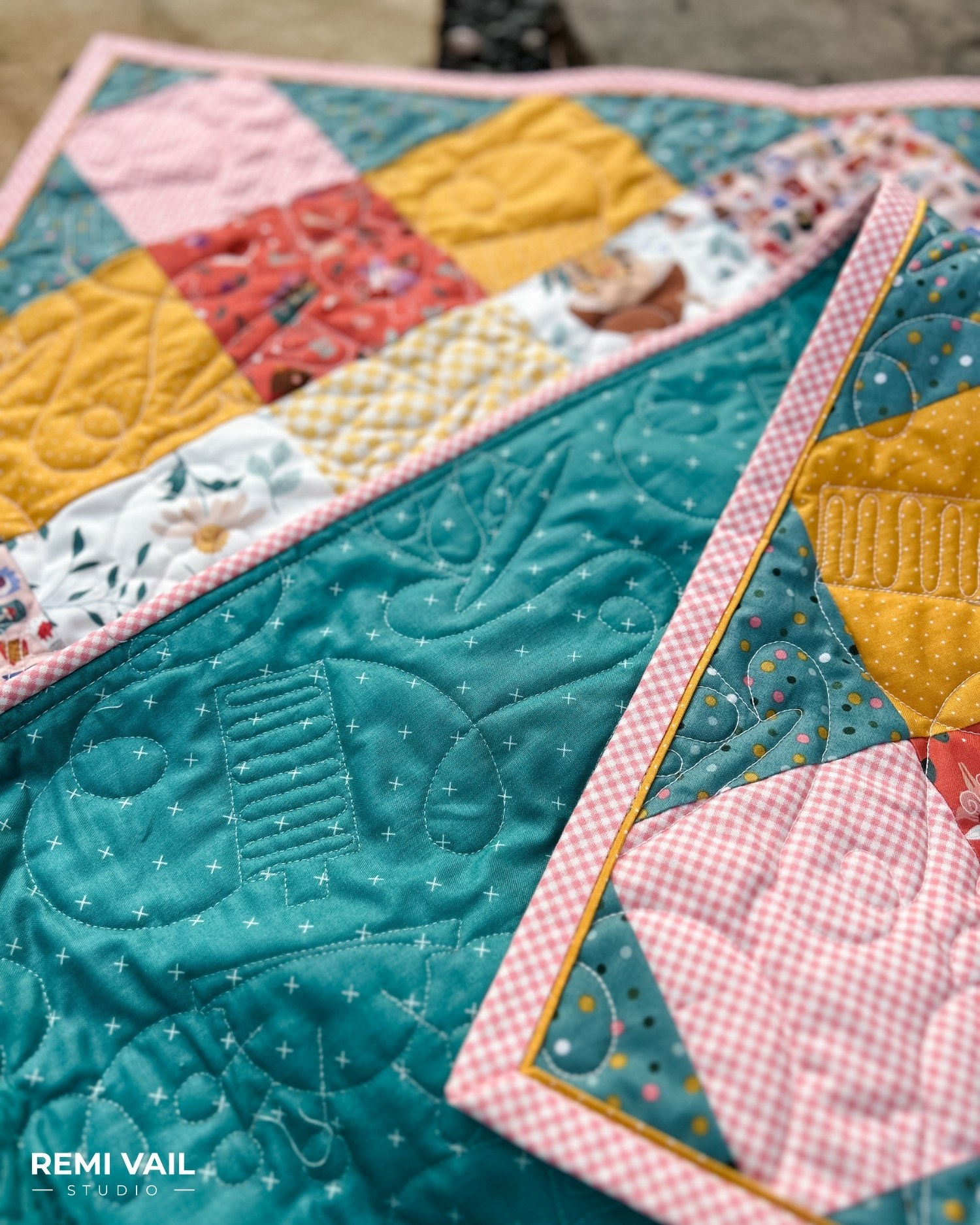 Thimbelina Fabric Collection by Jennifer Long for Riley Blake Designs. Quilting by Tamara Darragh for Remi Vail Studio using the Charming One Pattern. 
