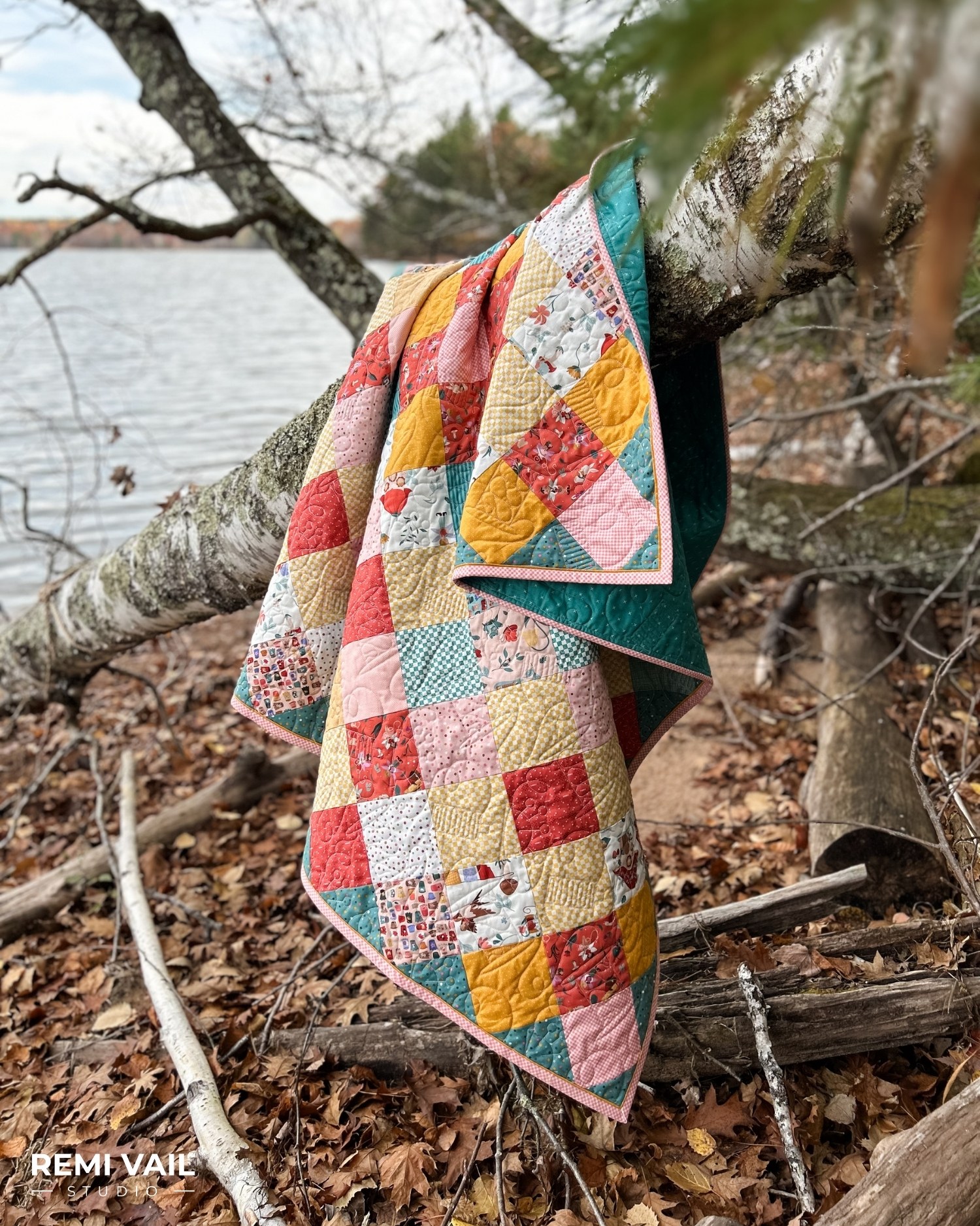 Thimbelina Fabric Collection by Jennifer Long for Riley Blake Designs. Quilting by Tamara Darragh for Remi Vail Studio using the Charming One Pattern.