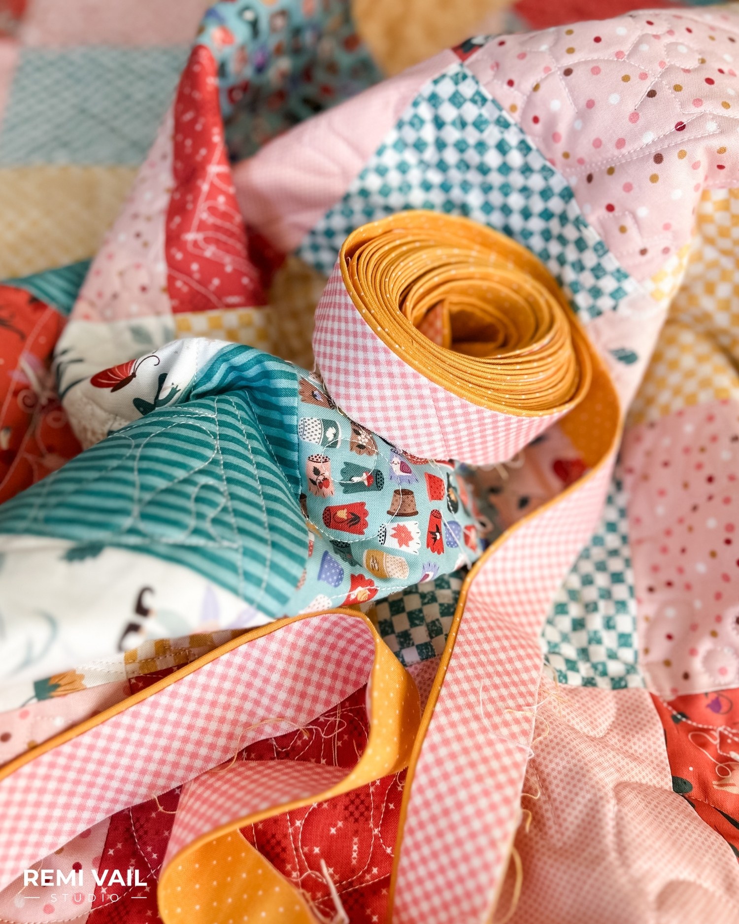 Thimbelina Fabric Collection by Jennifer Long for Riley Blake Designs. Quilting by Tamara Darragh for Remi Vail Studio using the Charming One Pattern. 