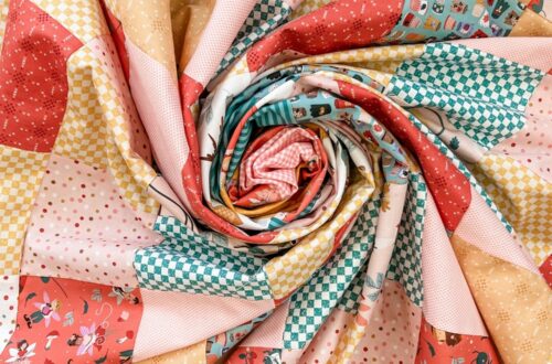 Thimbelina Fabric Collection by Jennifer Long for Riley Blake Designs. Quilting by Tamara Darragh for Remi Vail Studio using the Charming One Pattern.